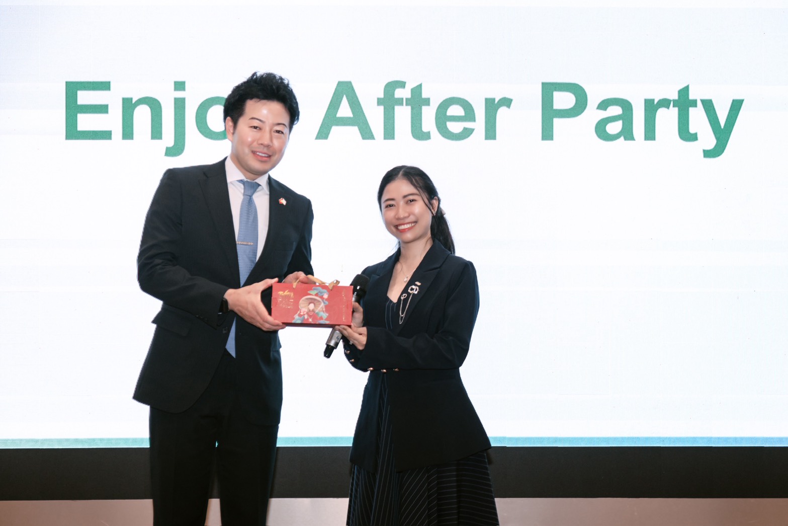アフターパーティー贈呈シーン