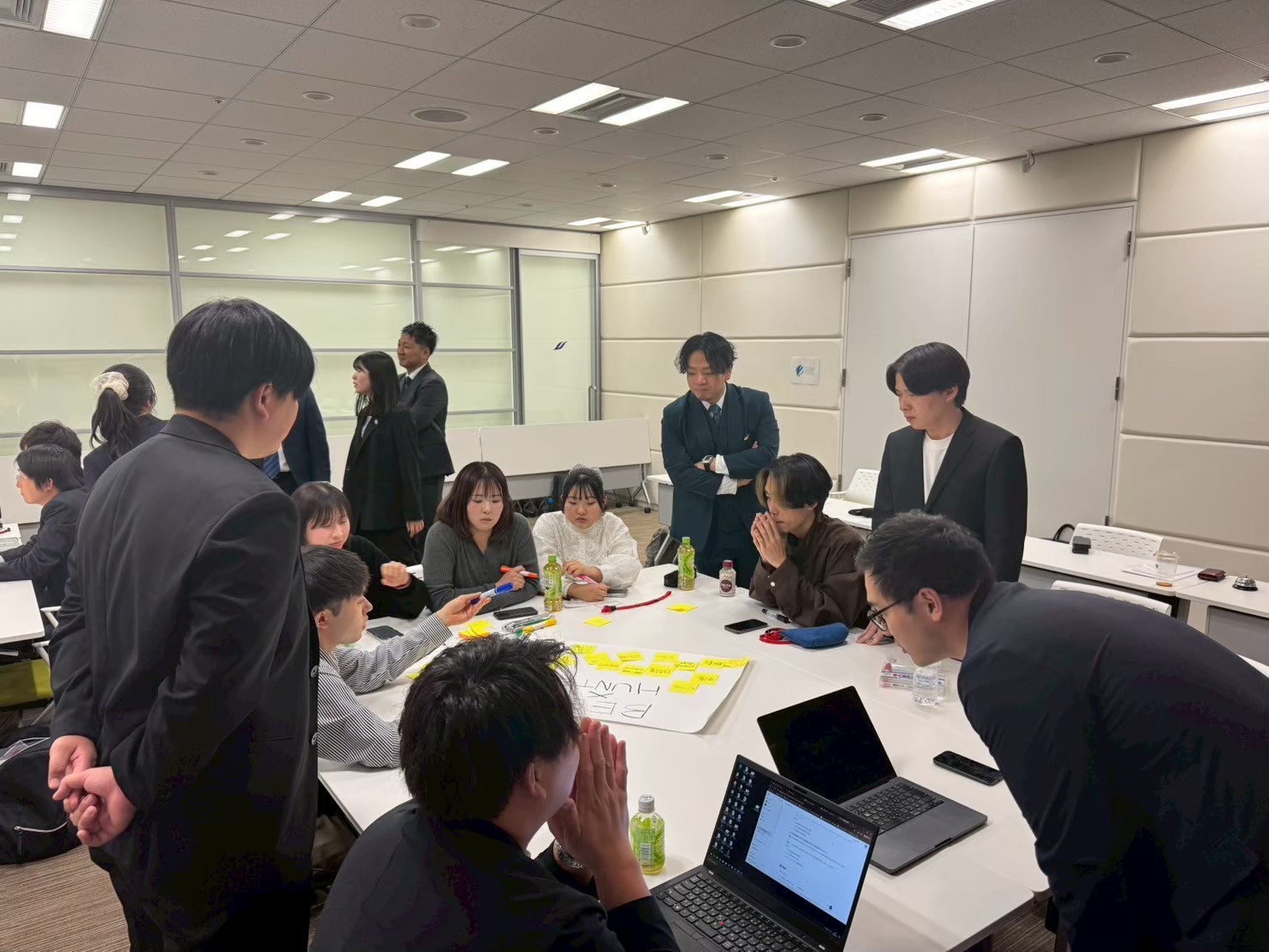 定例ミーティングの様子